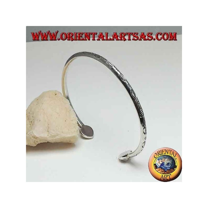Bracciale in argento rigido, intagliato con finali a goccia  fatto a mano