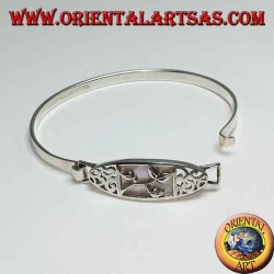 Pulsera rígida de plata con talla floral y nácar rectangular debajo