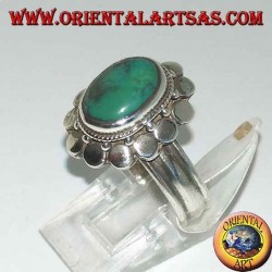 Anillo de plata con turquesa ovalada antigua natural, ribeteada con placas redondas