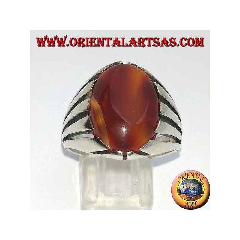 Anello in argento con corniola bandata a cabochon ovale