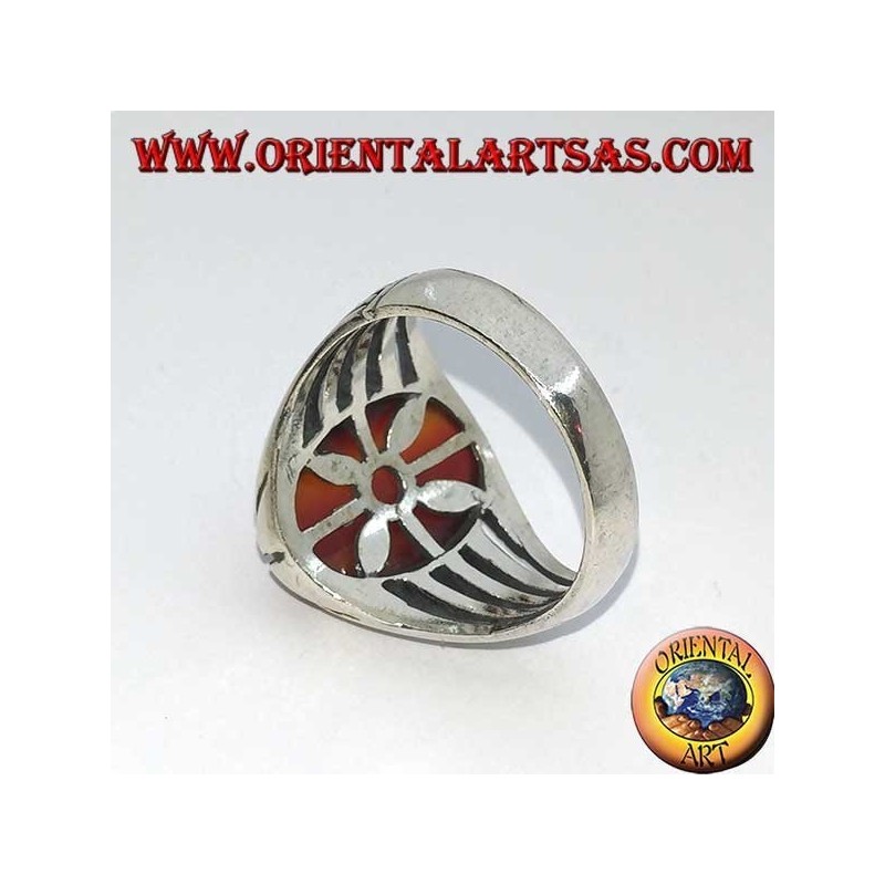 Anello in argento con corniola bandata a cabochon ovale
