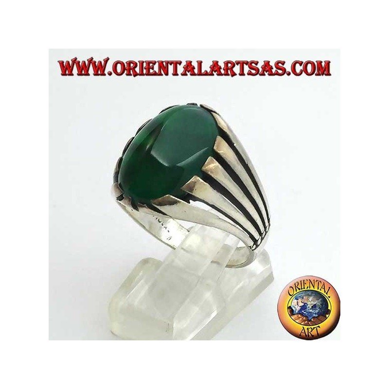 Anello in argento con agata verde a cabochon ovale grande, incastnatura a raggi