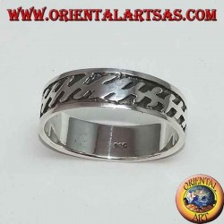 Silver band ring with bas-relief zig zag