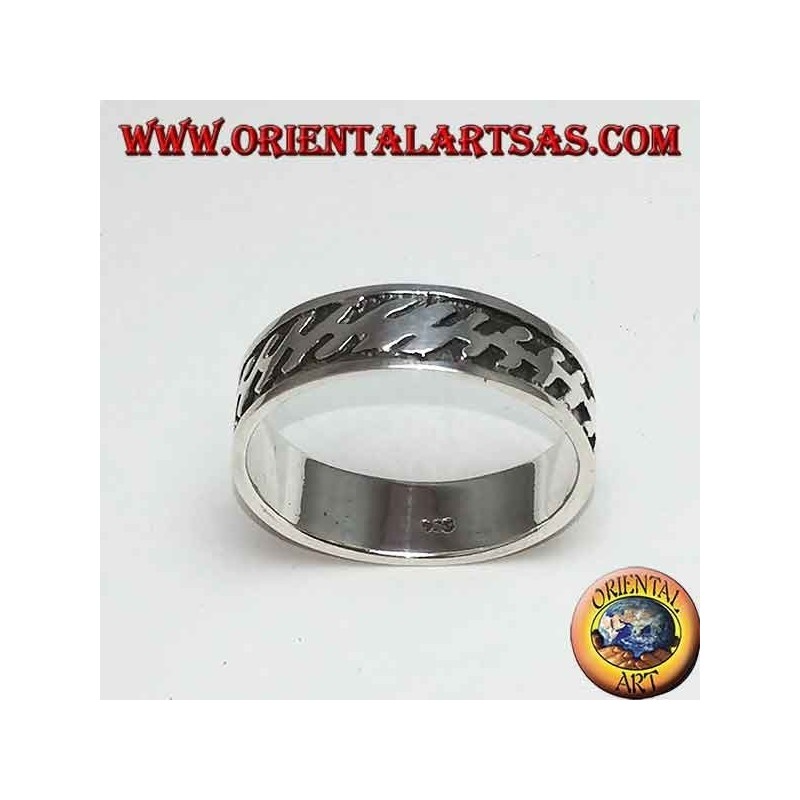 Anello a fascia in argento con fulmine a bassorilievo