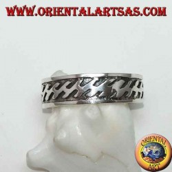 Silver band ring with bas-relief zig zag