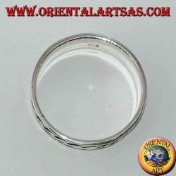 Silver band ring with bas-relief zig zag