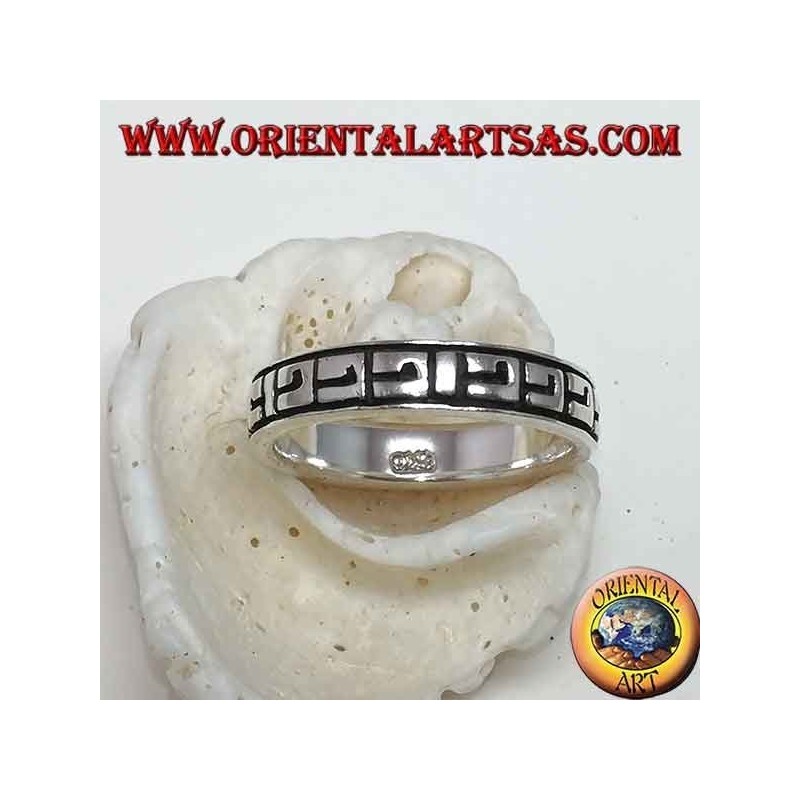 Anello a fascia in argento con decorazioni greche a bassorilievo