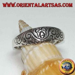 Silver ring with floral engravings
