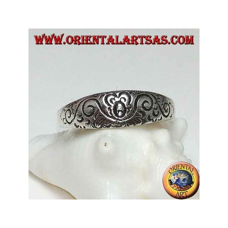 Anello in argento con incisioni floreali