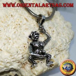 Pendentif en argent, singe qui se masturbe en bougeant la tête les bras