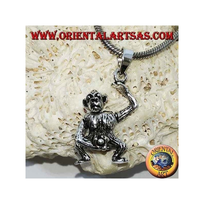 Pendentif en argent, singe qui se masturbe en bougeant la tête les bras