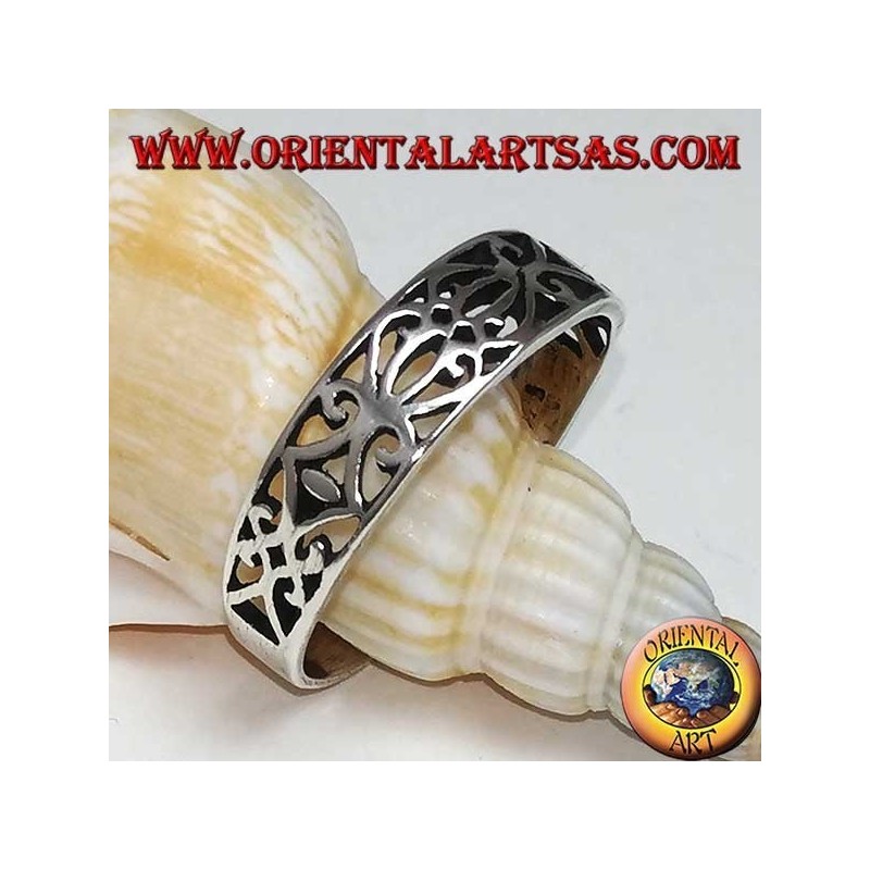 Anello in argento a fedina con trafori floreali