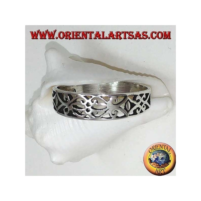 Anello in argento a fedina con trafori floreali