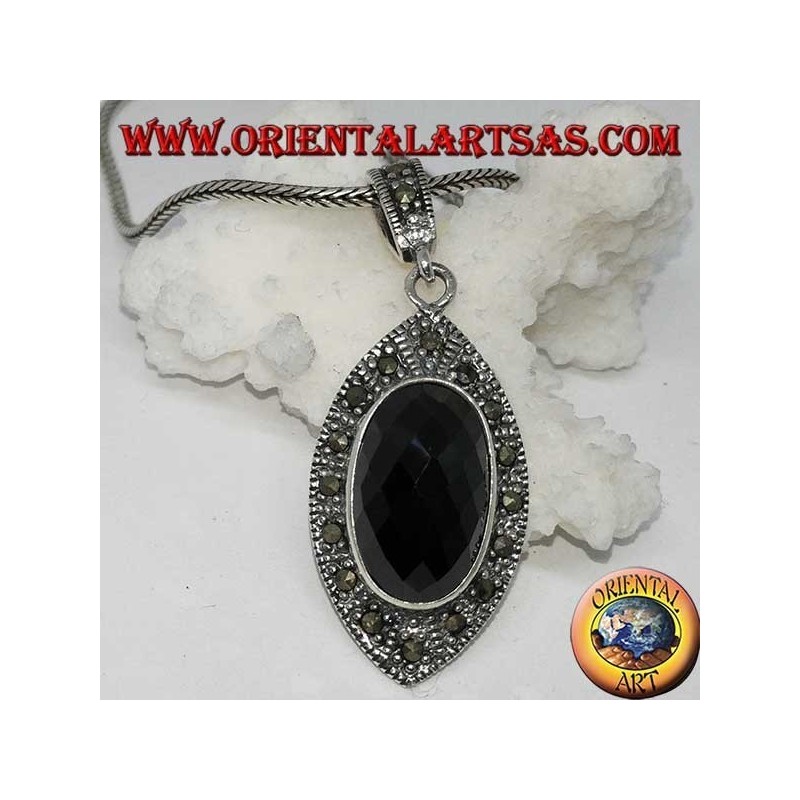 Pendentif en argent avec onyx ovale à facettes. et marcassite