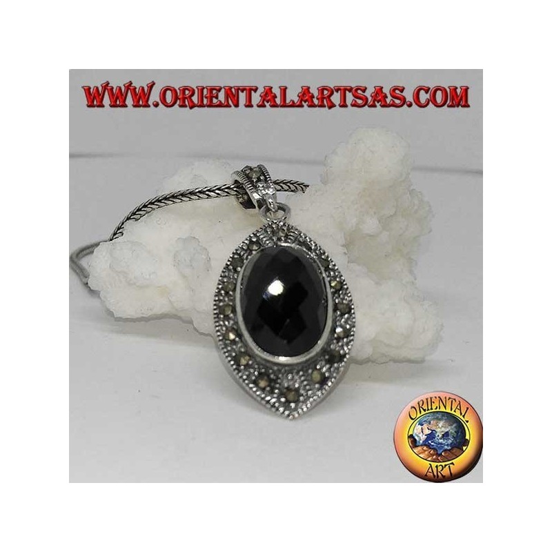 Colgante de plata con ónice ovalado facetado y marcasita