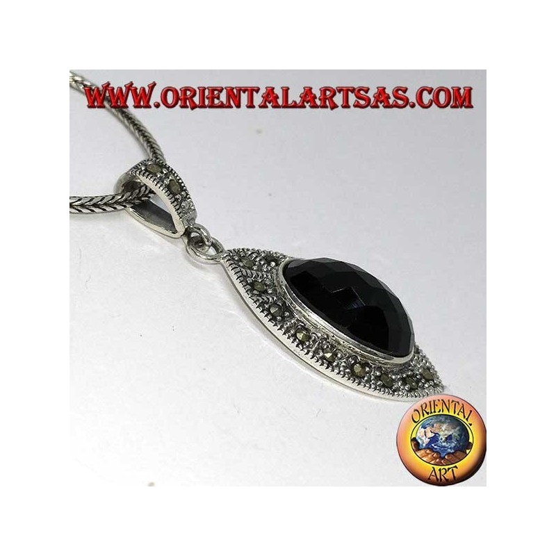 Pendentif en argent avec onyx ovale à facettes. et marcassite