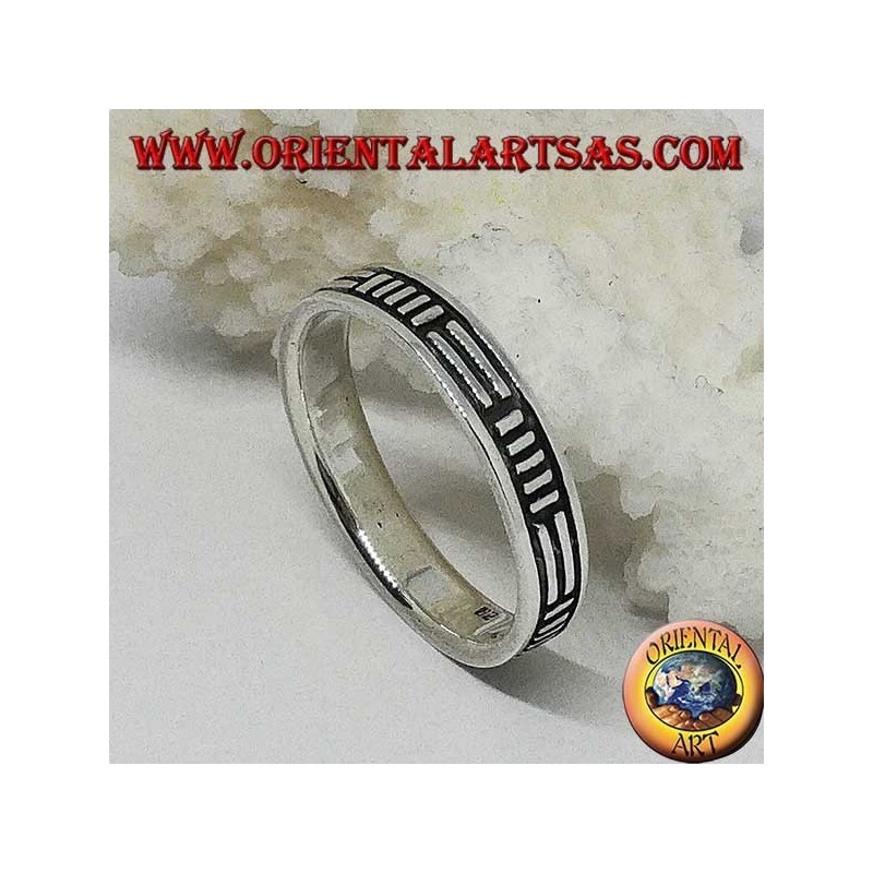Anillo de plata con 2 líneas horizontales y 5 líneas verticales alternas
