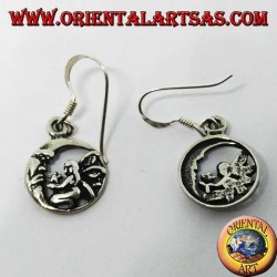 Boucles d'oreilles en argent, fée sur ses genoux qui donne l'étoile à la lune