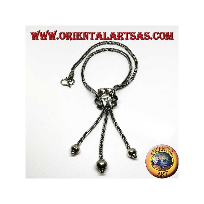 Collier en argent avec rose et trois touffes de sphères