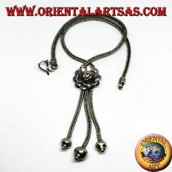 Collar de plata con rosa y tres mechones con esferas.