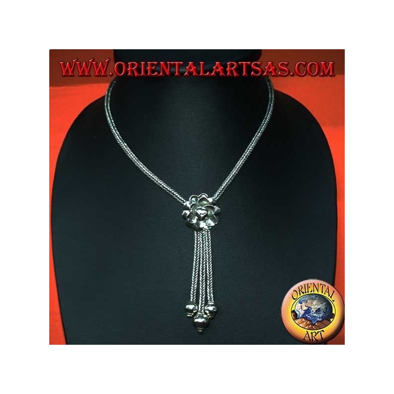 Collana in argento con rosa e tre ciuffi con sfere