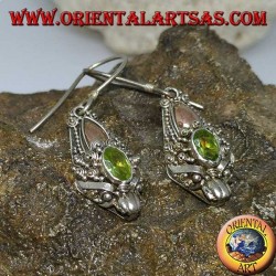 Pendientes de plata con cabeza de dragón con juego de peridotos y placas de oro.