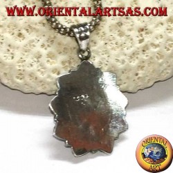 Ciondolo in argento con labradorite ovale e bordo cesellato