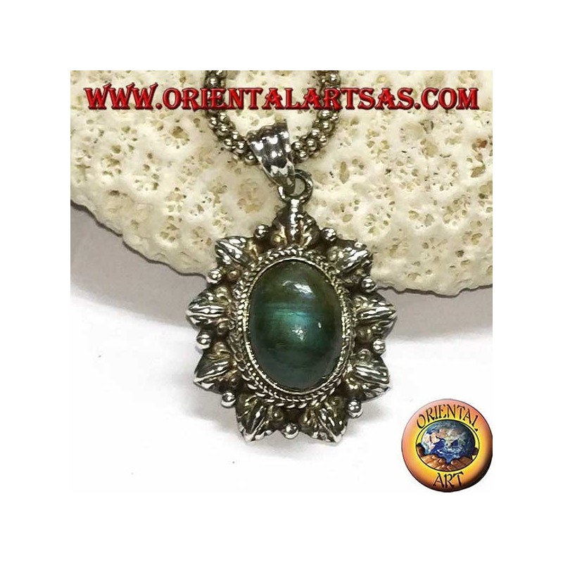 Pendentif en argent avec labradorite ovale et bord ciselé
