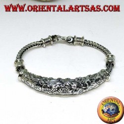 Silver bracelet with chiseled insert with floral motifs