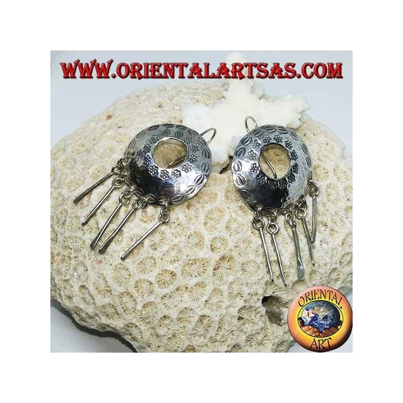 Boucles d'oreilles bouclier en argent avec pendentifs faites à la main par Karen