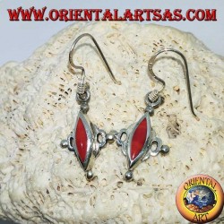 Pendientes de plata con lanza de coral.