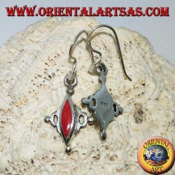 Pendientes de plata con lanza de coral.