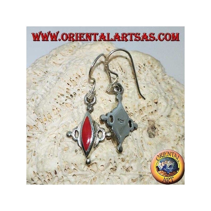 Pendientes de plata con lanza de coral.