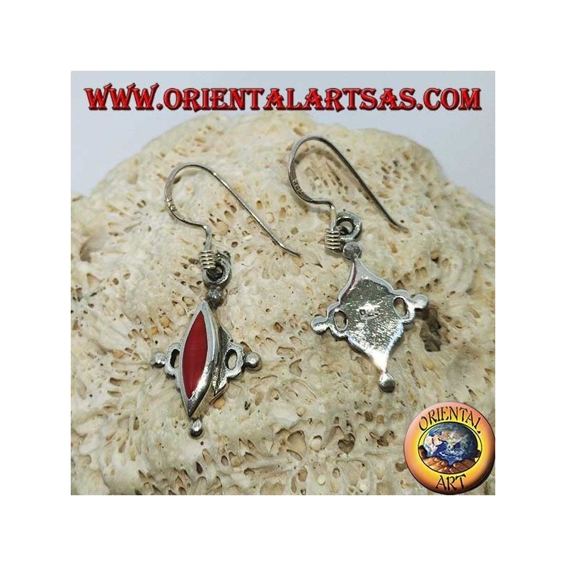 Pendientes de plata con lanza de coral.