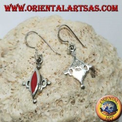 Pendientes de plata con lanza de coral.