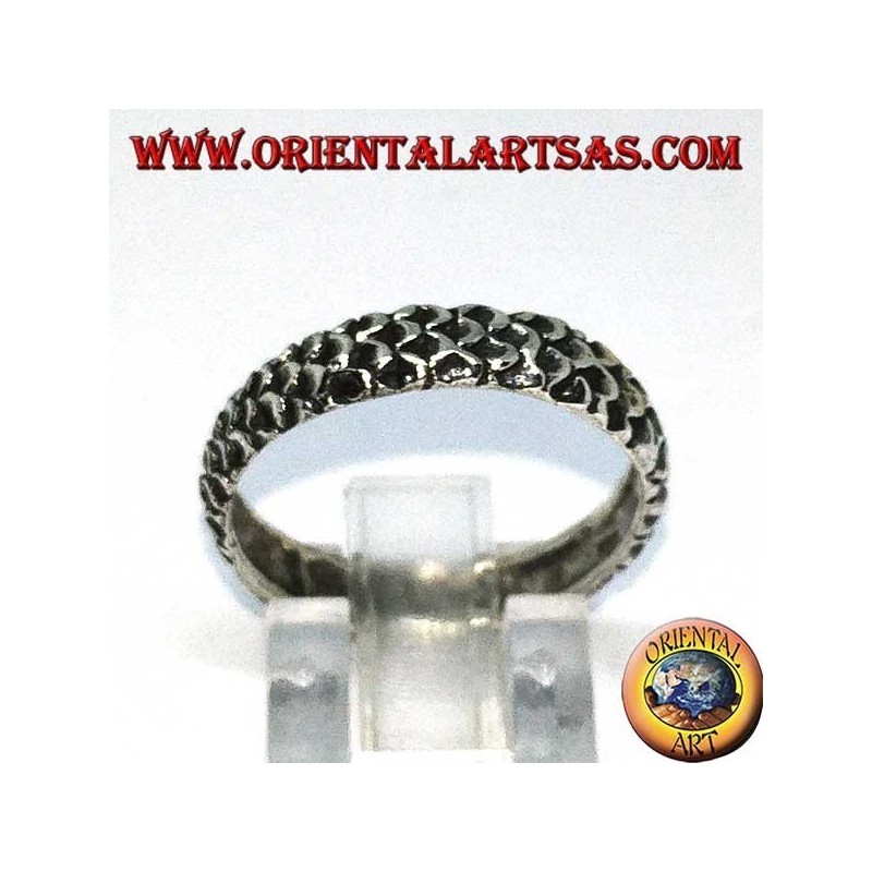 Silver band ring engraved with snakeskin