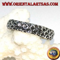 Silver band ring engraved with snakeskin