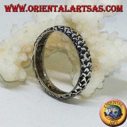 Silver band ring engraved with snakeskin