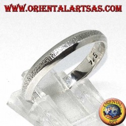 Silver ring with a central part with a split effect