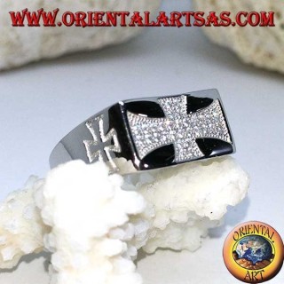 Anillo de plata, cruz templaria con circonitas y cruces grabadas a los lados