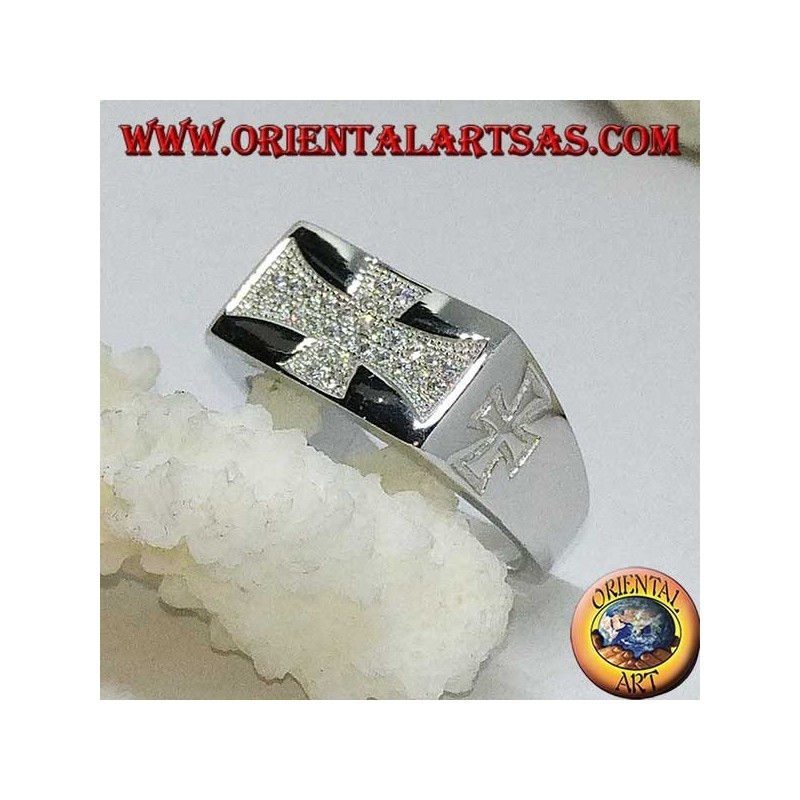 Anello in argento croce dei templari con zirconi e croci incise sui lati 