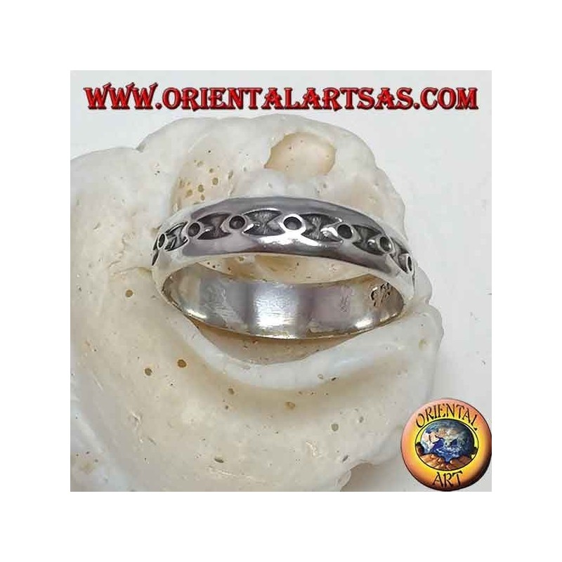 Silver band ring, with circles in low relief ellipses