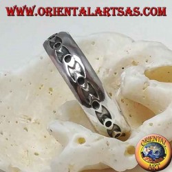 Bague en argent avec cercles en ellipses de bas relief