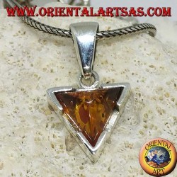 Pendentif en argent triangulaire avec ambre triangulaire naturel