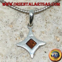 Colgante de plata en forma de diamante con lados convexos con ámbar cuadrado