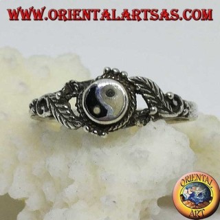 Silver yin yang Tao (Small) ring with leaves on the sides
