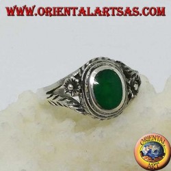 Silver ring with oval green agate and flower on the sides, small