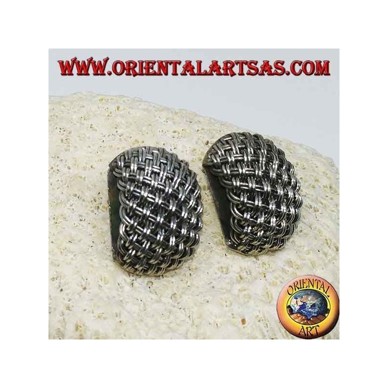 Boucles d'oreilles à lobes en argent faites à la main avec des fils entrelacés