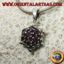 Pendentif hexagonal en argent composé de 7 grenats ronds entourés de sphères en argent