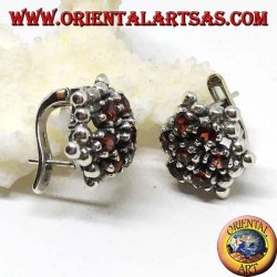 Boucles d'oreilles en argent, hexagonales formées de 7 grenats ronds entourés de sphères